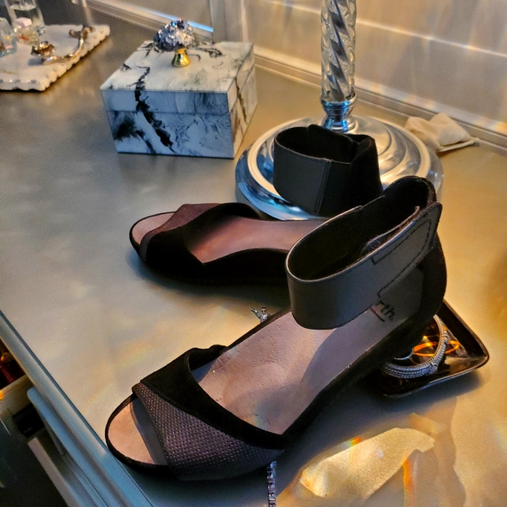 EARTH LOW WEDGE VELCRO SNKLE STRAP 7M BLACK